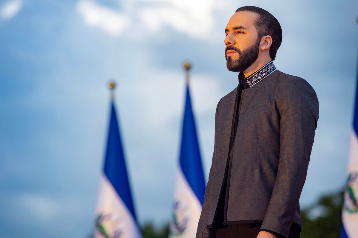 Expertos documentan espionaje a periodistas en El Salvador bajo el régimen de Bukele
