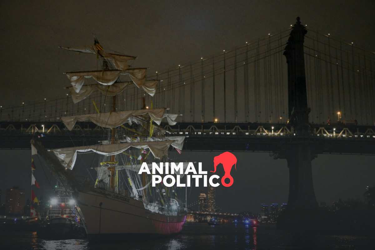 Buque Escuela Cuauhtémoc de la Marina choca contra puente en Nueva York; hay 2 muertos y 20 heridos