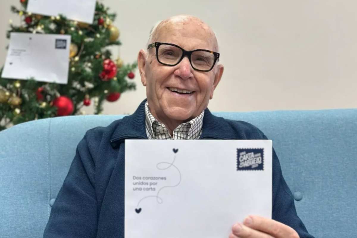 Cartas contra la soledad: una iniciativa que acompaña a adultos mayores en fiestas decembrinas