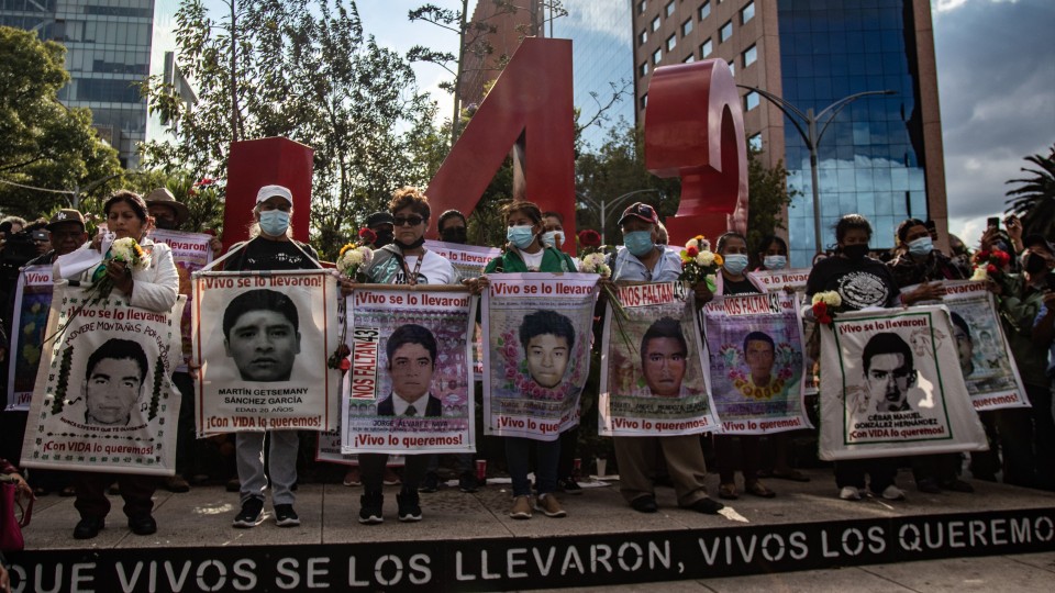 Ayotzinapa: Defensa de militares alista denuncia y pide renuncia de Encinas