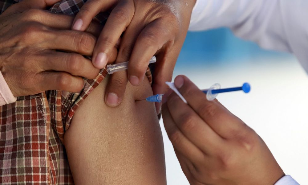 Lo que debes saber de la *vacuna de la influenza: efectos secundarios, consumo de alcohol* y más