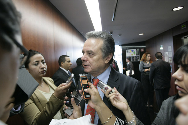 Admite Coldwell contratos con Pemex; niega conflicto de interés