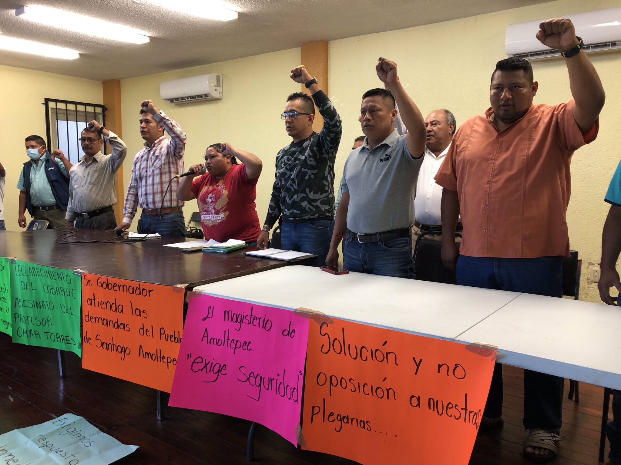 Suspenden clases en Santiago Amoltepec, Oaxaca, tras violencia contra maestros