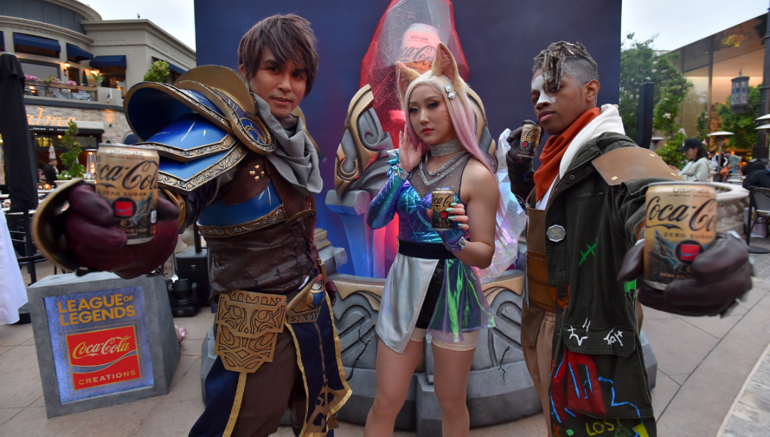 Con que a esto sabe el 'frutamiel': Coca Cola y Riot Games lanzan bebida inspirado en LoL