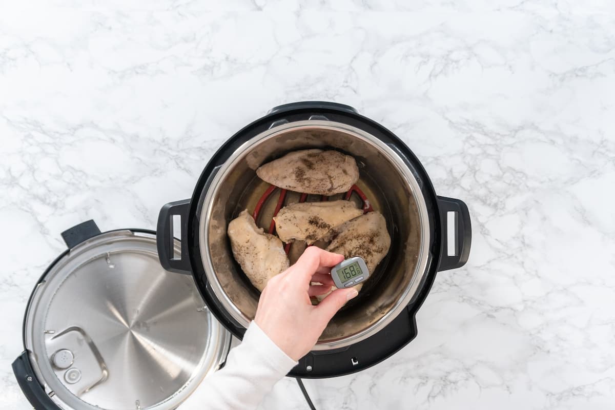 Este es el tiempo que necesitas para cocer una pechuga de pollo en olla express 