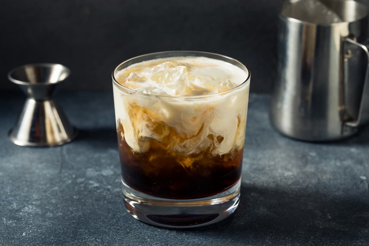 Ruso Blanco (White Russian): el elegante cóctel para una noche fría