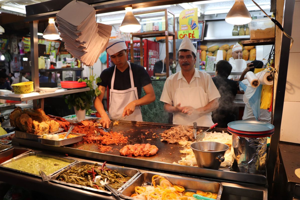 Siete lugares para comer sabroso en la Central de Abastos