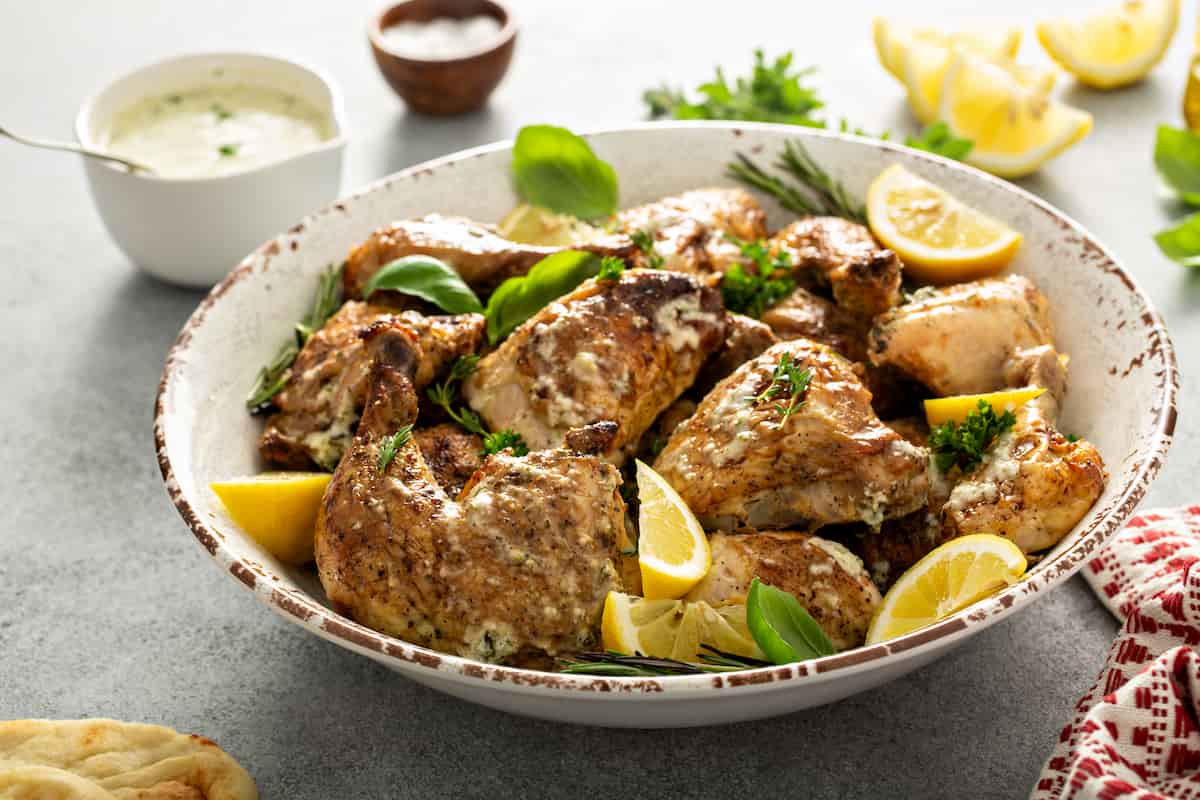 Pollo al Ajillo: receta de la abuela al horno o en sartén