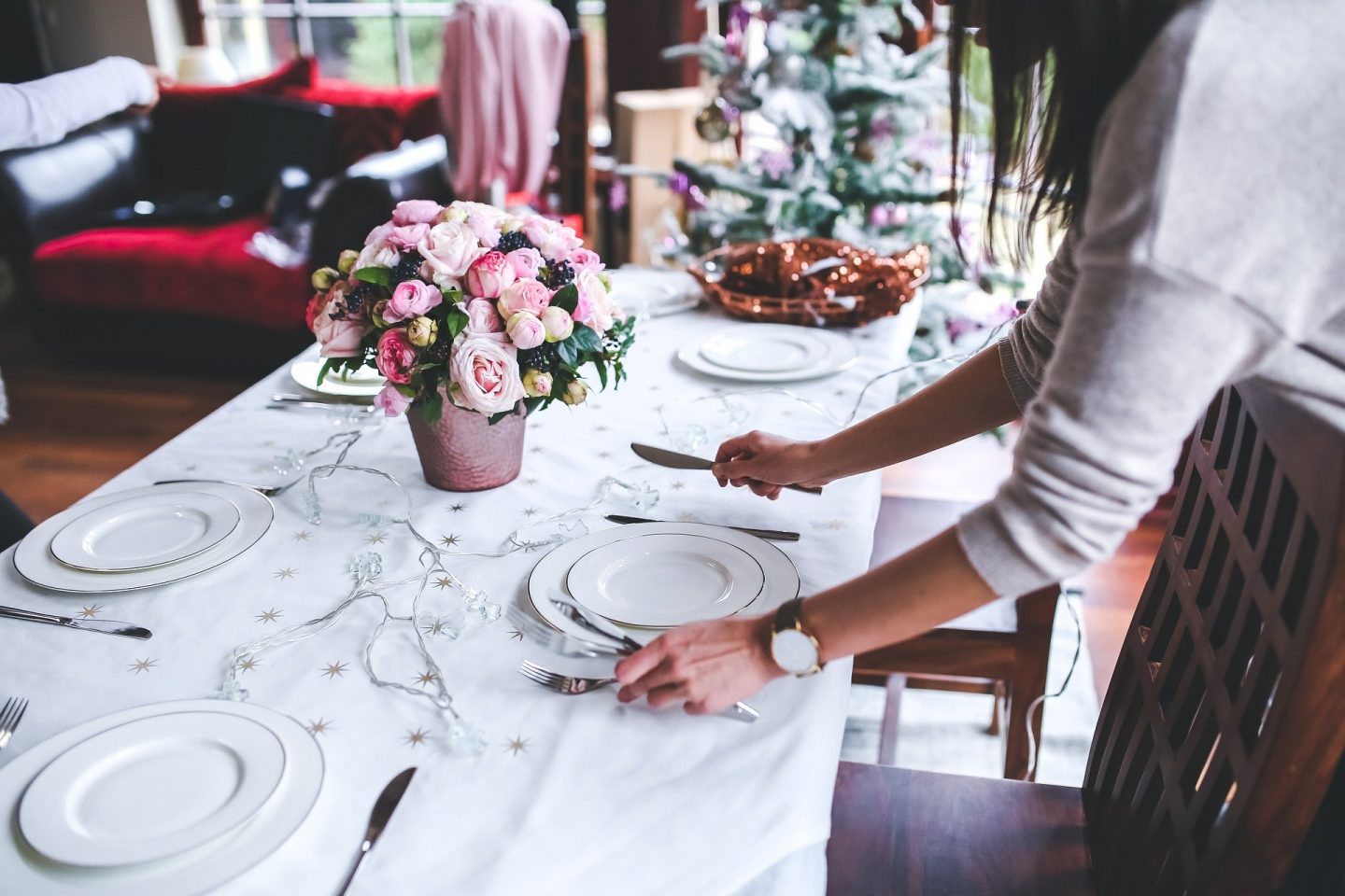 Los platos, las copas, ¿dónde van?: Guía básica para poner la mesa