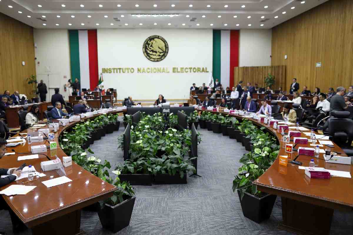 Tres consejeros del INE se despiden tras nueve años