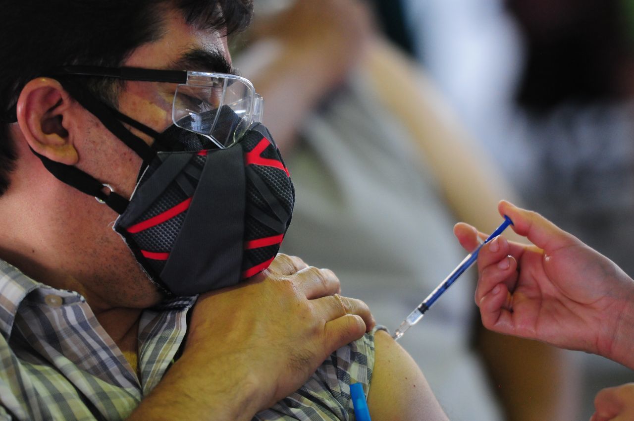 Refuerzo de vacuna contra COVID para maestros: fechas y requisitos