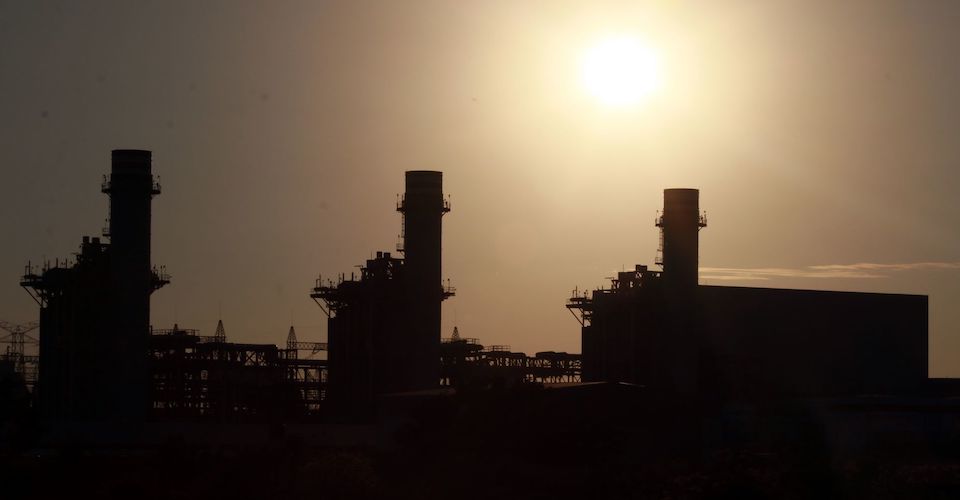 Cuánto contamina la industria eléctrica y por qué hay que vigilar emisiones