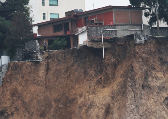 Juez rechaza detener la demolición de una casa en Santa Fe; se busca prevenir riesgos, dice