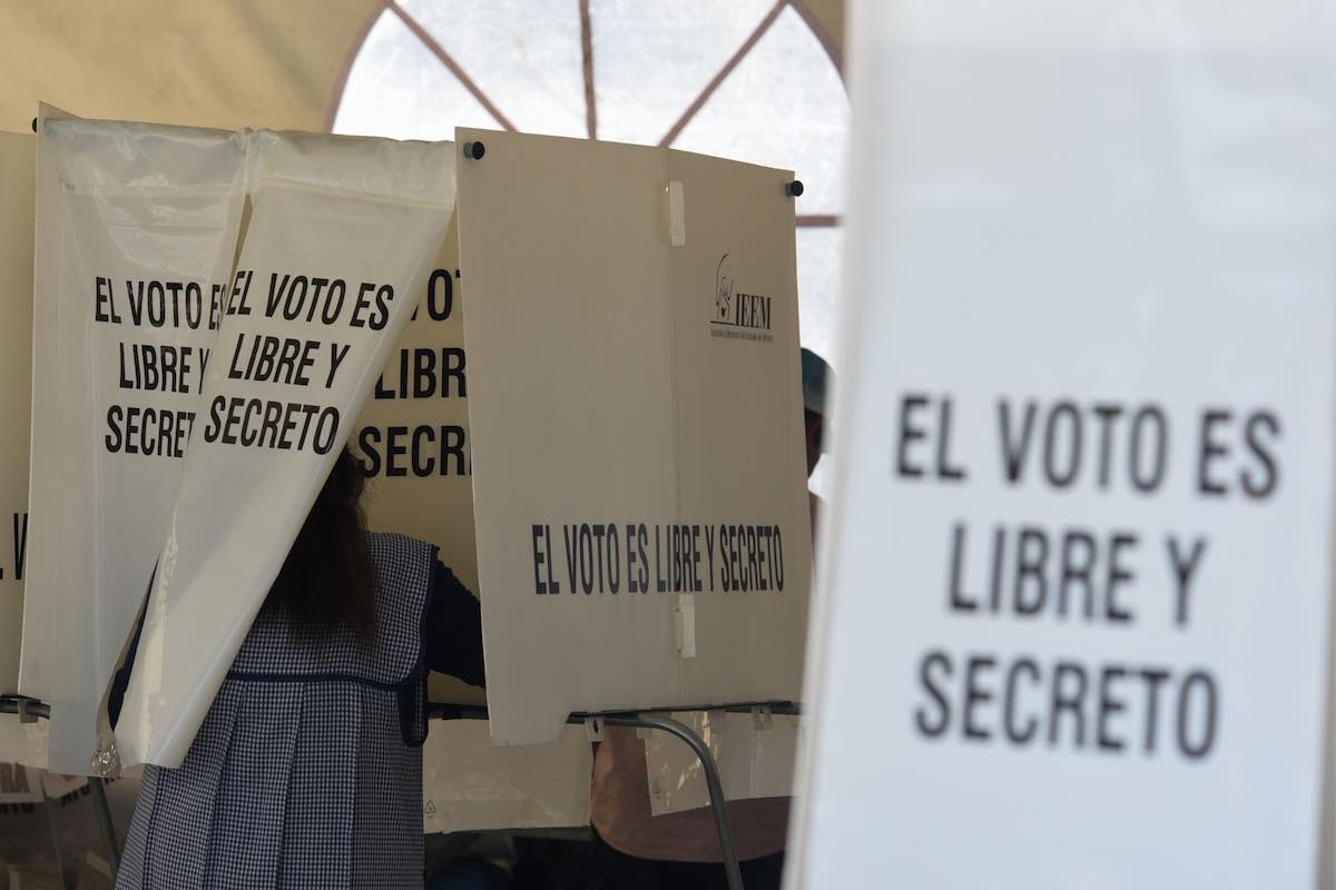 Disminuye el respaldo a la democracia en México; 33% prefiere gobierno autoritario: Latinobarómetro
