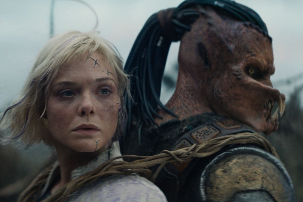 Un depredador y un androide Weyland-Yutani forman equipo en "Depredador: Badlands"