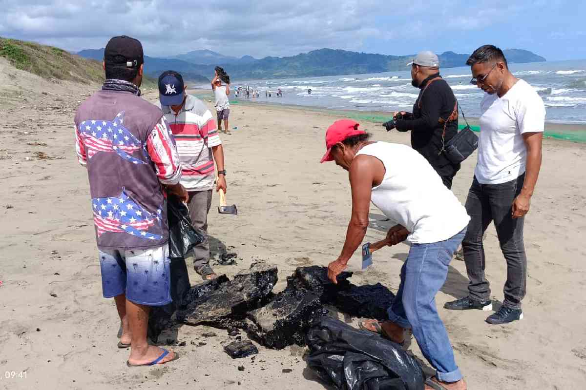 Derrame avanza en Veracruz y Tabasco; organizaciones y comunidades denuncian que la limpieza de Pemex es insuficiente