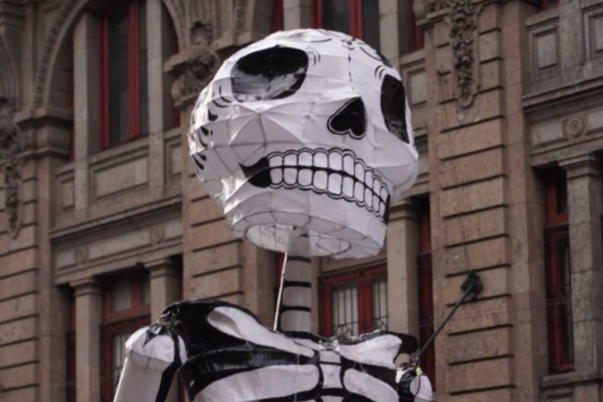Entre ajolotes, fiesta y maquillaje, así se vivió el Desfile de Día de Muertos 2024