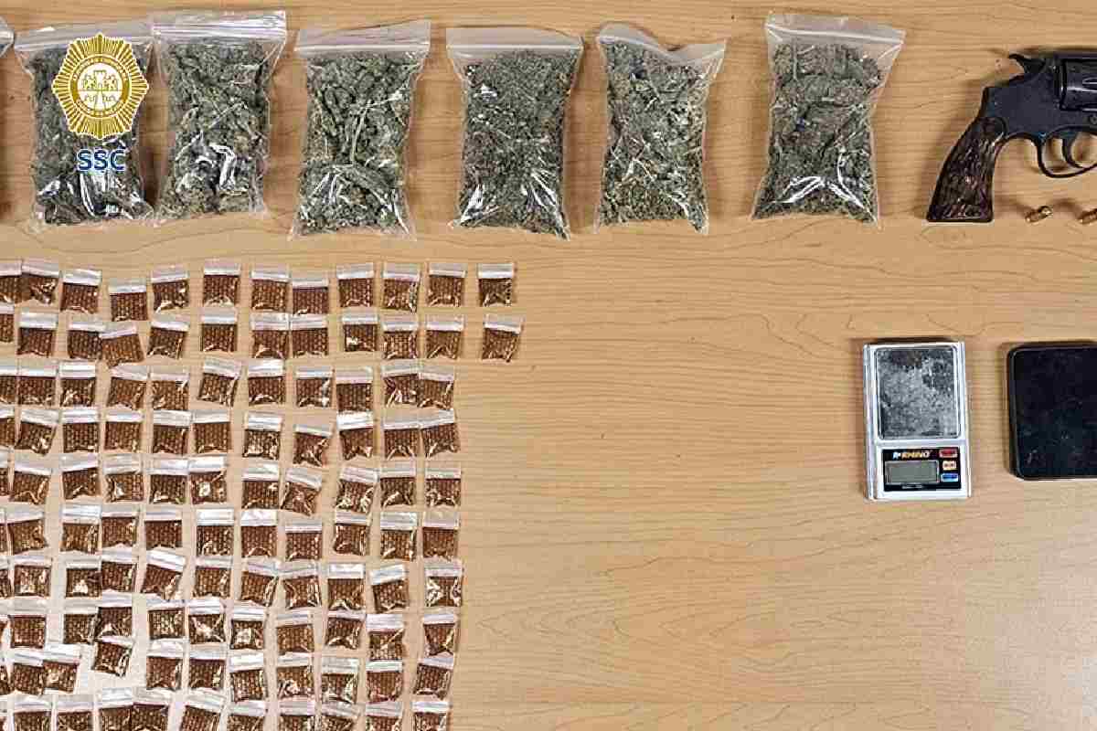 Operativo en la alcaldía Cuauhtémoc deja cuatro detenidos y el decomiso de armas y más de dos mil dosis de droga
