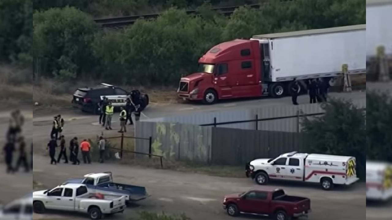Detienen a cuatro mexicanos por la muerte de 53 migrantes en Texas
