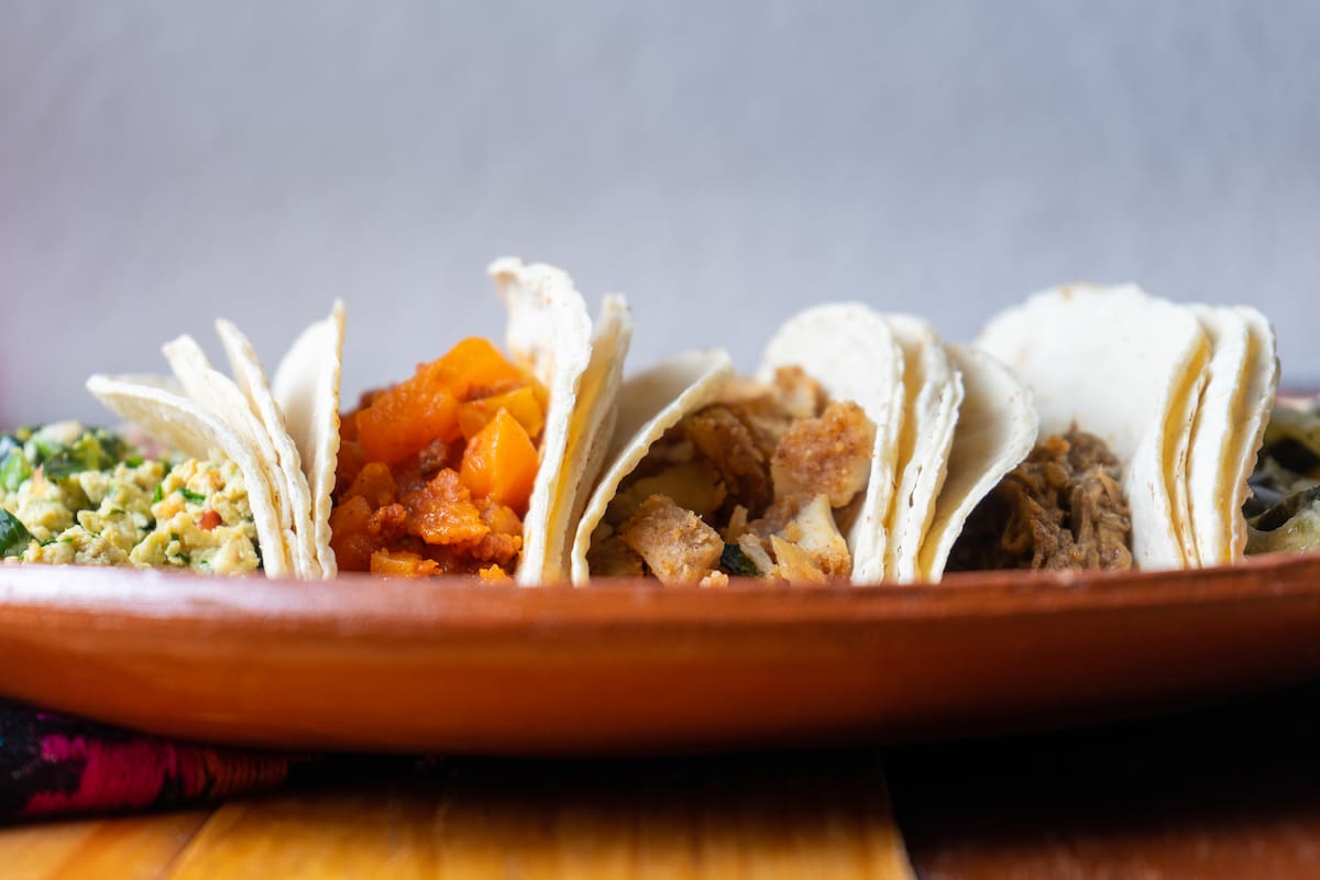 Dónde comer los mejores y más abundantes tacos de guisado en CDMX