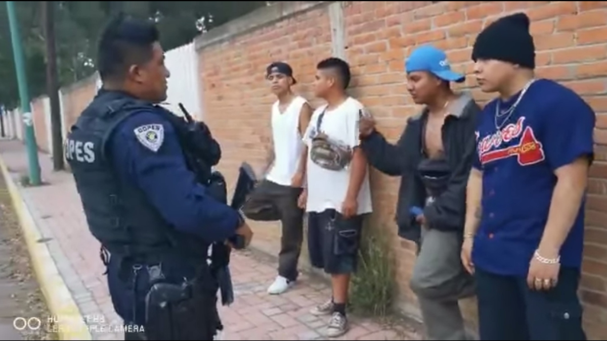 ¡Se armaron las rimas! *Estos morros rapean y evitan ser detenidos en Tlaxcala*