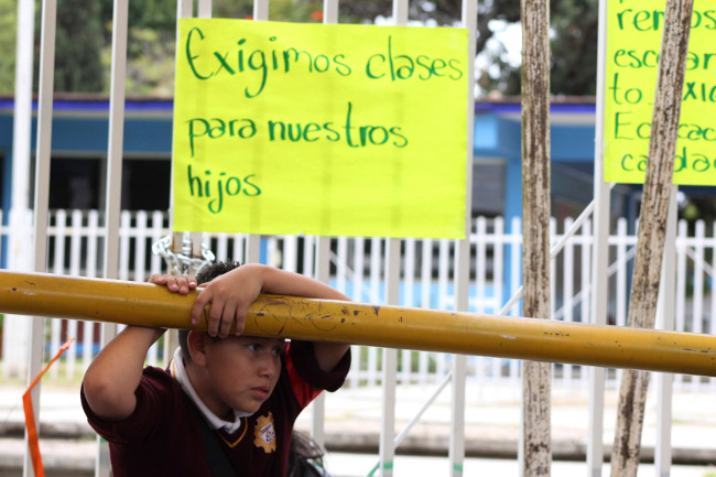Padres dan ultimátum a maestros en Oaxaca; regresan a clases