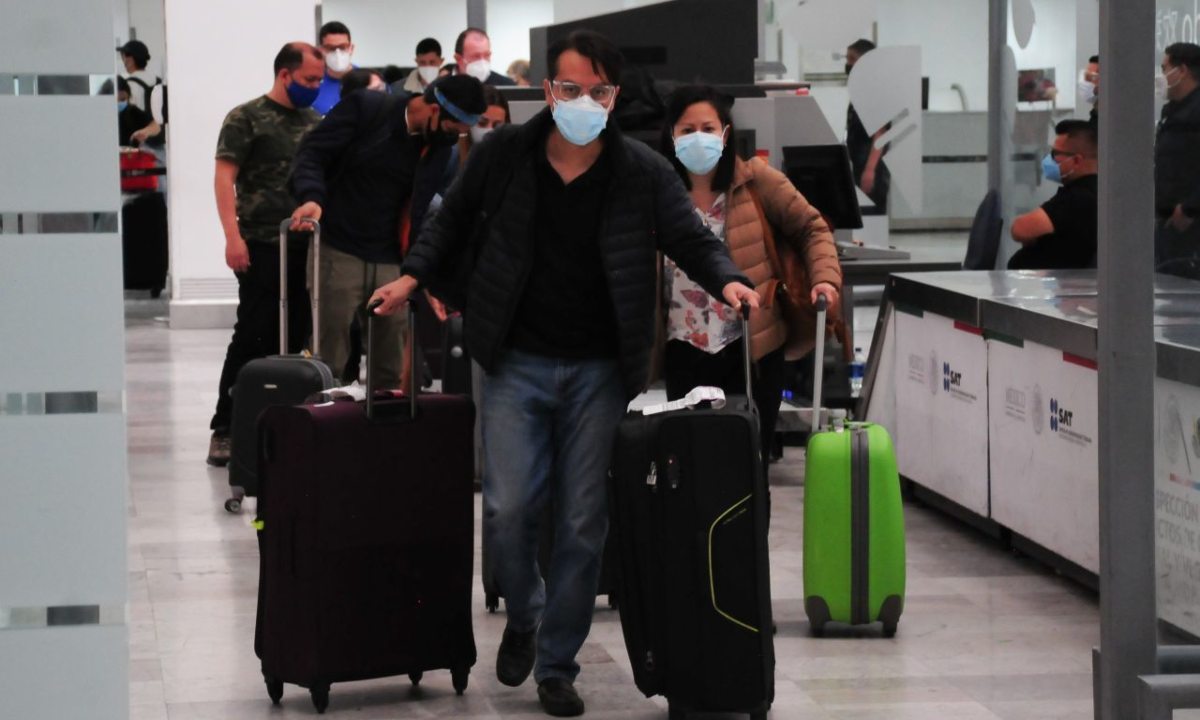 ¿De vacaciones o de puente? Saca el *formato covid para viajar en avión dentro de México*