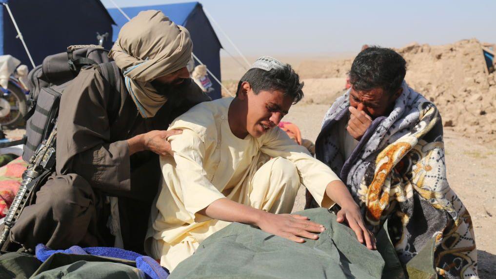 Qué es el “cinturón Alpino-himalayo”, la zona extremadamente sísmica que hace que Afganistán sufra devastadores terremotos