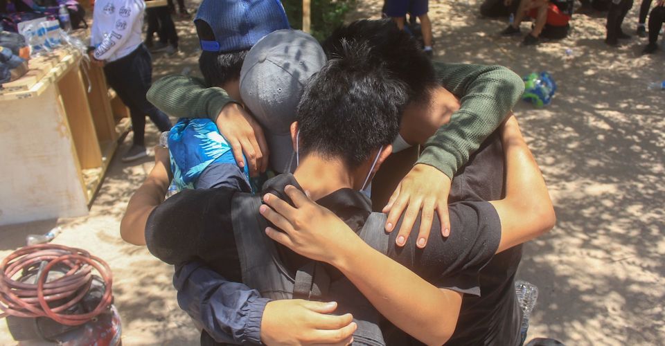 CNDH investiga retención de menores migrantes en el Aeropuerto de CDMX