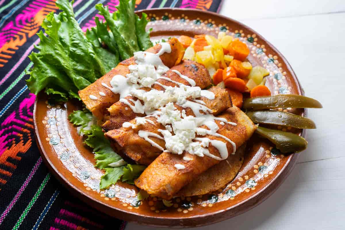 Enchiladas Queretanas: auténtico sabor del Bajío para una noche mexicana