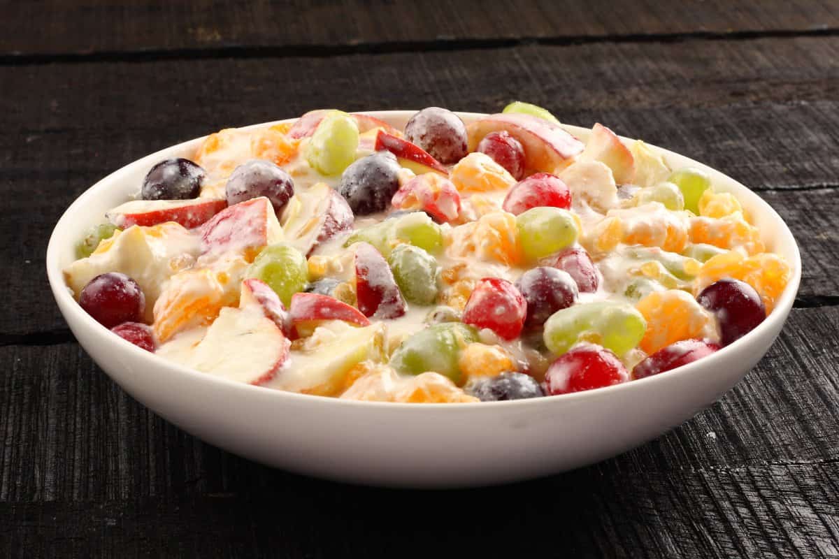 Receta de ensalada de manzana y uvas con crema