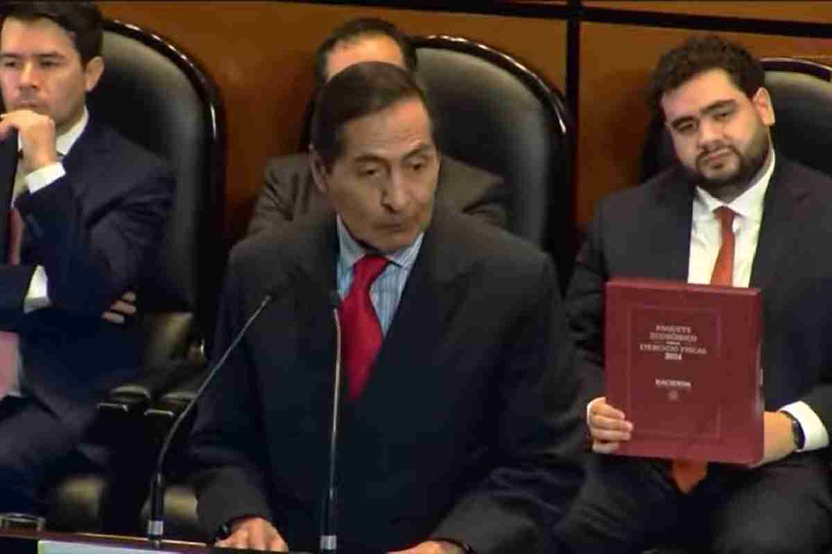 Hacienda estima que economía de México crezca hasta 3.5% en 2024, tras entrega de paquete económico 