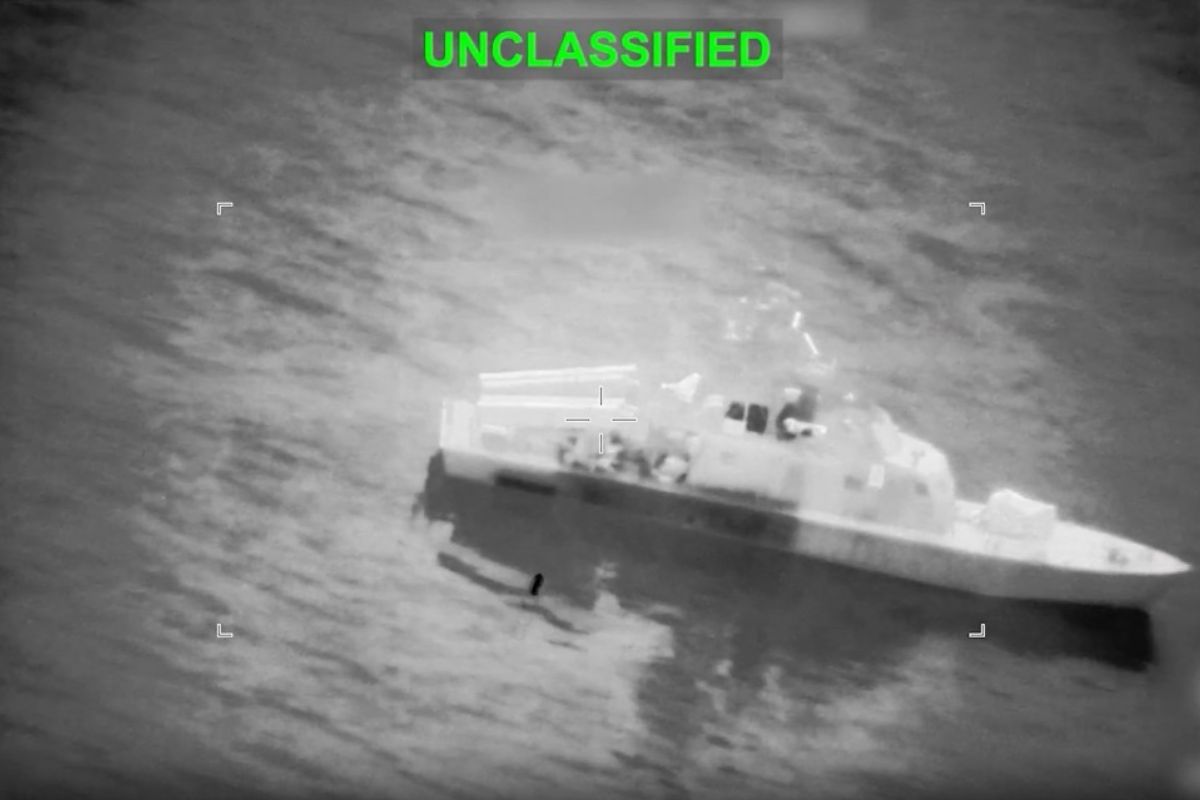 EU confirma ataque a 16 buques armados iraníes en el estrecho de Ormuz