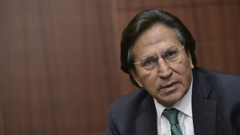 Expresidente de Perú se entregó a la justicia de EU para su extradición; está acusado de corrupción 