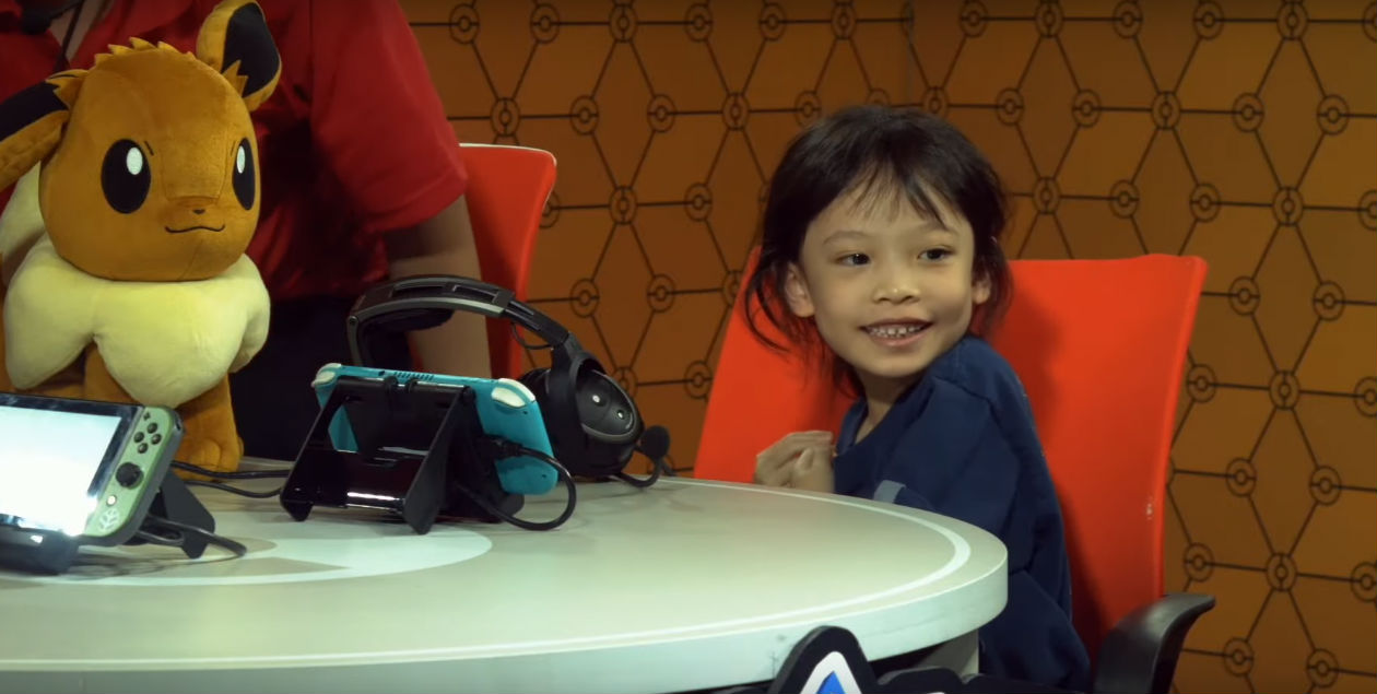 Simone Lim, de 7 años, es la nueva campeona *Pokemón* junior de Oceania
