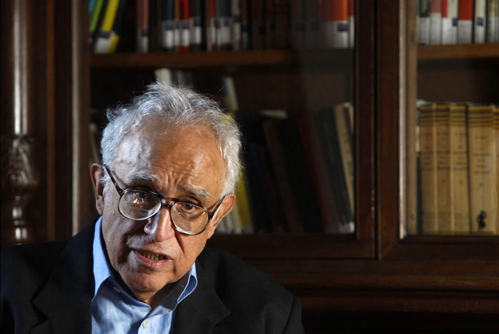 Conaculta adquiere biblioteca de Carlos Monsiváis