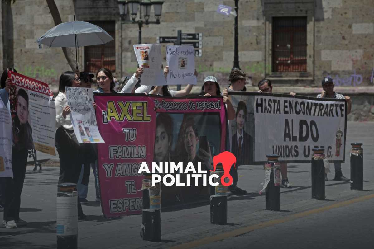 “Estamos destrozados”, familiares de estudiantes de UdeG desaparecidos protestan en Guadalajara