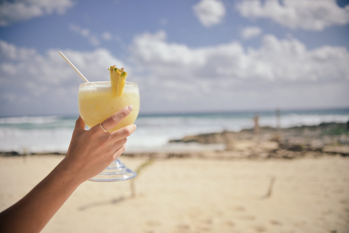 Un coctel ¿¡con sargazo?! Mira cómo se aprovecha esta alga en la industria alimentaria