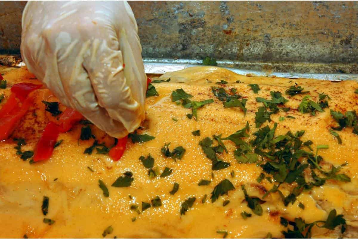 Viaja a Veracruz con esta deliciosa receta de filete relleno de mariscos gratinado 