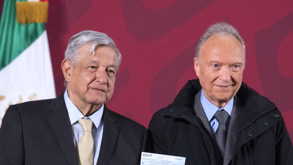 Fiscal Gertz trabaja desde casa por operación; AMLO critica especulación sobre su salud