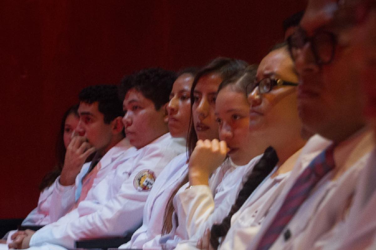 fundacion-politecnico-deja-sin-beca-estudiantes-londres-2