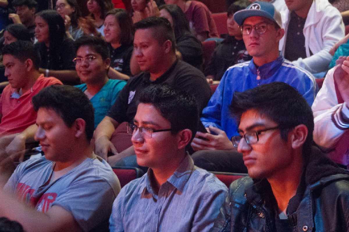 Fundación Politécnico deja sin beca a 50 estudiantes en Londres; “no somos desechables”, reclaman