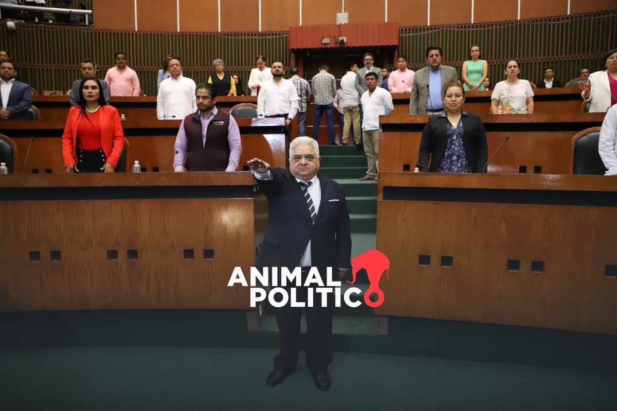 Gustavo Alarcón rinde protesta como alcalde de Chilpancingo; Ejército refuerza seguridad