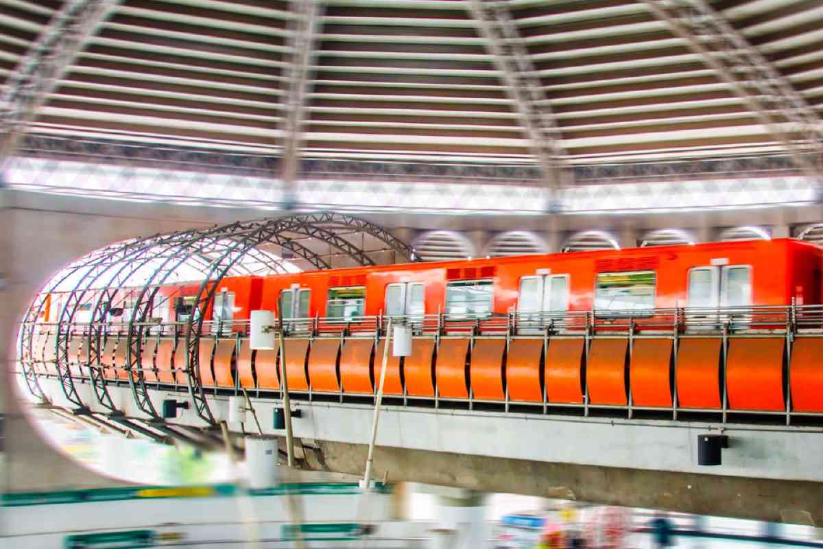 ¿Trabajas el puente del 18 de noviembre? Checa los horarios especiales del metro
