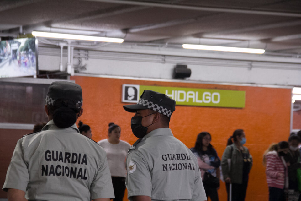 La Guardia Nacional ‘aborda’ el Metro entre opiniones encontradas