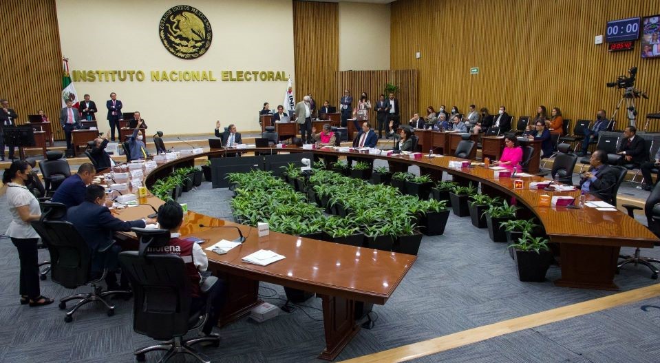 Ocho funcionarios del INE presentan su renuncia tras implementación de plan B