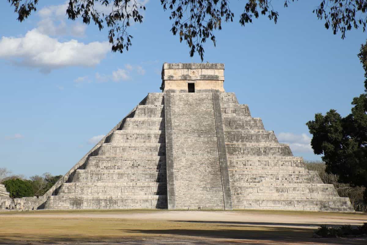 Explorarán con "rayos cósmicos" el interior de la pirámide de Kukulkán, en Chichén Itzá