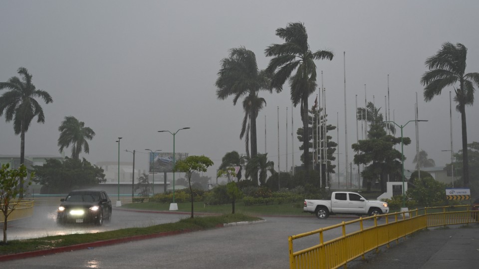 'Lisa' se degrada a tormenta tropical; provoca lluvias y suspensión de clases