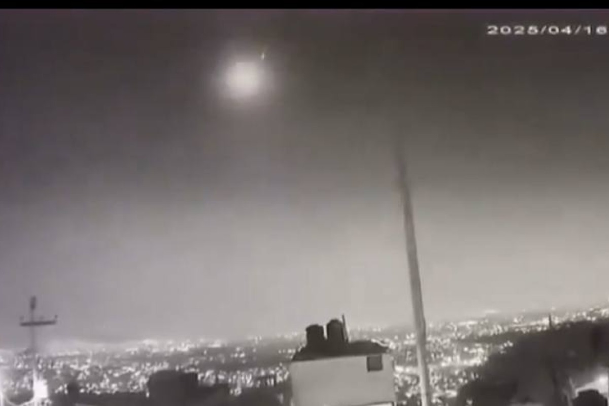 ¿Fue un meteorito? Te explicamos qué era el “bólido” que iluminó el cielo de la CDMX