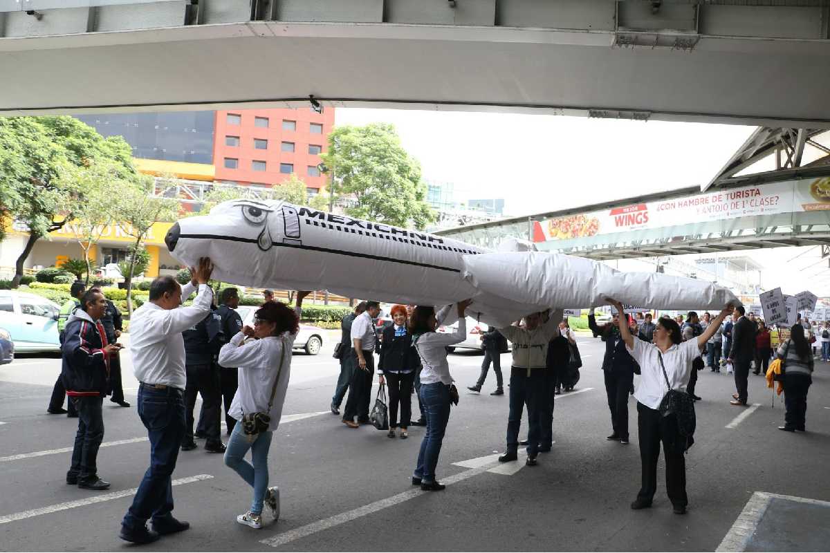 Juez levanta suspensión que impedía compra de Mexicana por el Gobierno